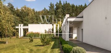 Parterowy dom przy lesie sosnowym, działka 4831m2