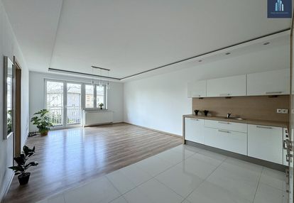 Apartament z balkonem na zamkniętym osiedlu.