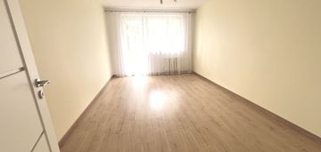 Trzypokojowe po generalnym remoncie, balkon