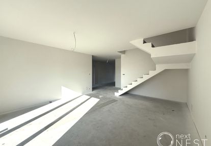 Segment w bobrowcu i 129 m2 i działka 323 m2