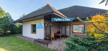 Piękny dom z ogrodem nad rzeką- czarna woda