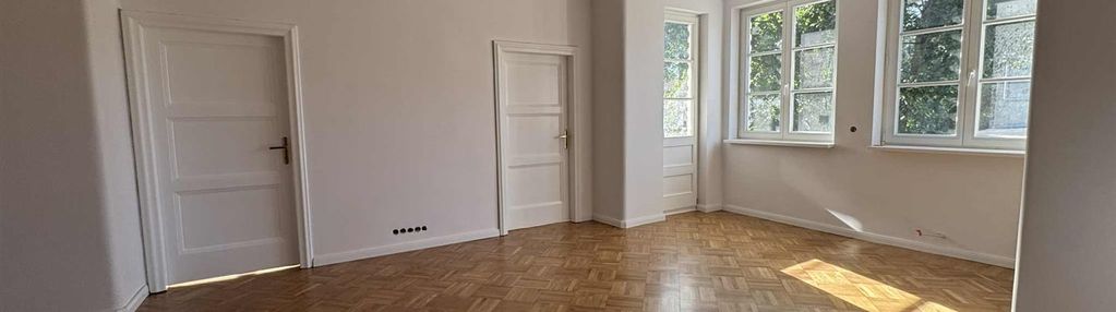 Magia światła w eleganckim mieszkaniu