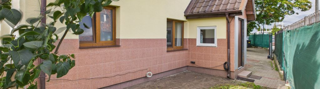 Dom przy skm – pewny najem i działalność