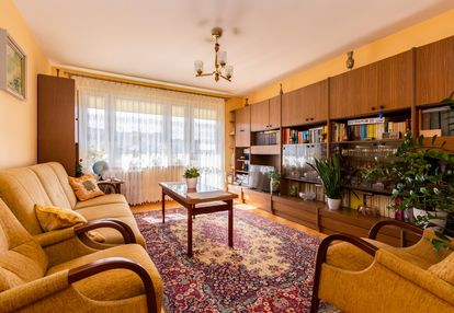 3 pokoje, odzielna kuchnia, balkon, winda