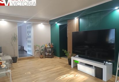 Parter domu z pięknym ogrodem.