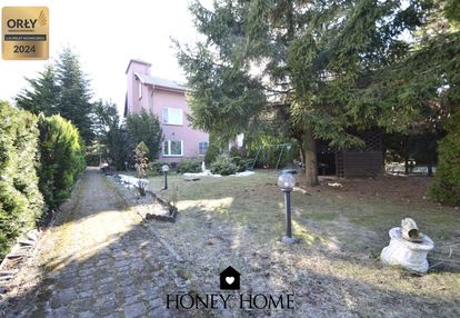 Dom/8 pokoi/garaż/2 mieszkania/działka 705m2