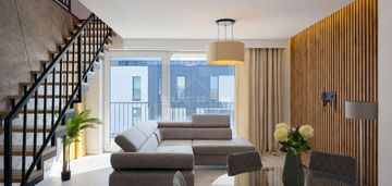 Apartament z antresolą, balkonem i tarasem wierzch