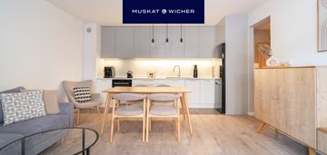 Pięknie urządzone mieszkanie z ogrodem.