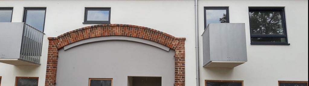 Dwupoziomowe mieszkanie w dworku! folwarczna zabudowa!miejsce postojowe gratis!
