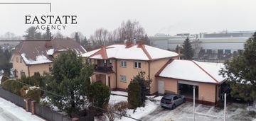 Przestronny dom z niezależną częścią biurową