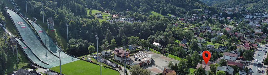 Dom w szczyrku z widokiem na góry i skocznię