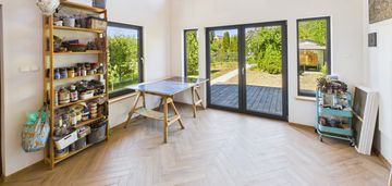 Świeżo postawiony domek rod 1,5 km od starówki!