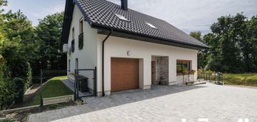 Wolnostojący, umeblowany, nowy dom z ogrodem