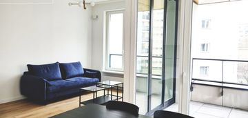 Balkon| blisko komunikacji| wysoki standard| garaż