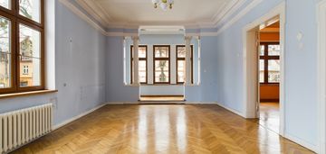 Stylowy dom rodzinny z ogrodem