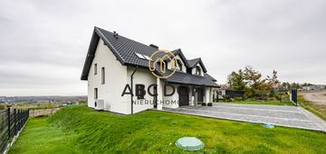 Funkcjonalny dom do włsnej aranżacji.