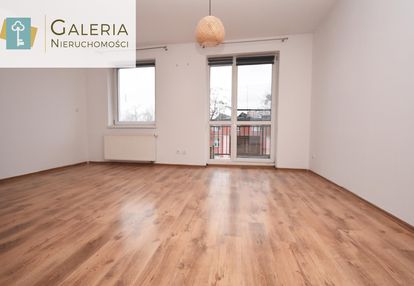 Trzy pokoje, balkon, miejsce postojowe