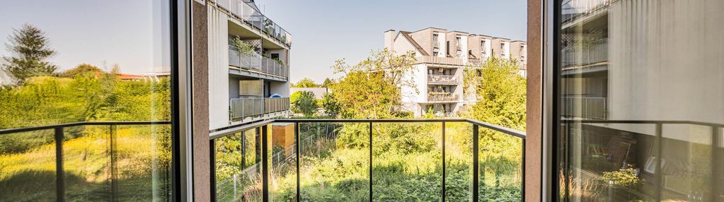 Duży salon o pow. 20,84m2, garaż i komórka, 2-balkony