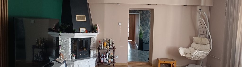Parter domu z pięknym ogrodem.