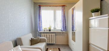 Niski blok, duży balkon, świetna lokalizacja