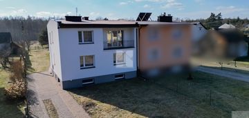 Przestronny dom typu kostka z garażem i tarasem