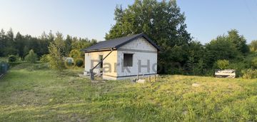 Działka z rozpoczętą budową domku letniskowego
