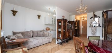 Wykończona kawalerka z ogrodem i klimatyzacją