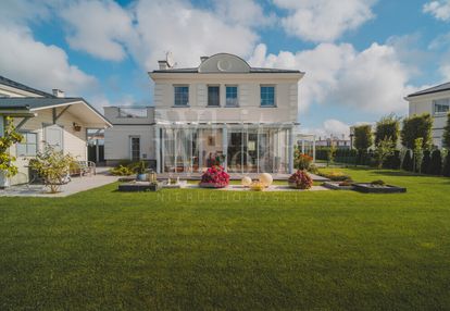 Komfortowa willa z ogrodem zimowym ogrody tesoro