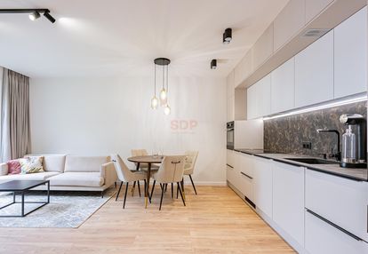 4-pokojowy apartament z balkonem |