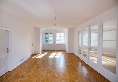 Magia światła w eleganckim mieszkaniu