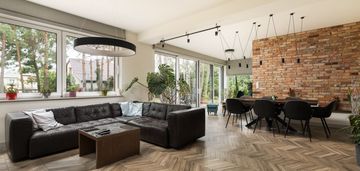 Dom z osobnym 2 pokojowym apartamentem i oranżerią