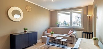 Ul. gwarecka, balkon, parking przed budynkiem