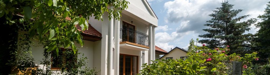 Willa z duszą w pobliżu zegrza
