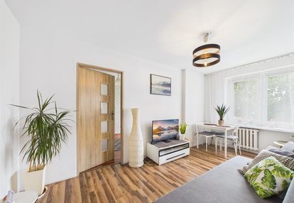 2 pokoje  balkon 2 piętro  świetna lokalizacja