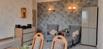 3-pokoje z oddzielną kuchnią, balkonem i piwnicą