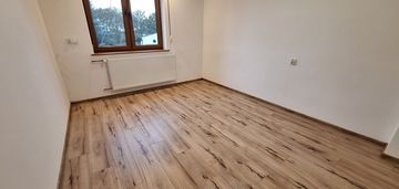 Pomarzanowice - mieszkanie z garażem i ogródkiem
