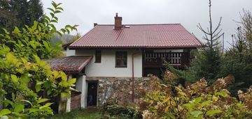 Dom w stylu hiszpańskim w górach sowich