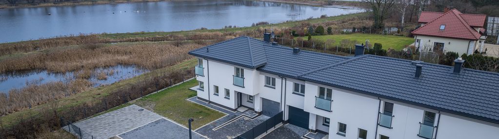 Segment w stanie deweloperskim obok stawow