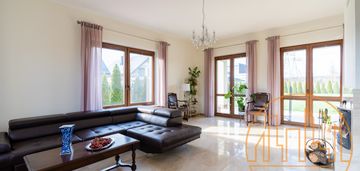 Piękna dwurodzinna willa przy granicy z w-wa