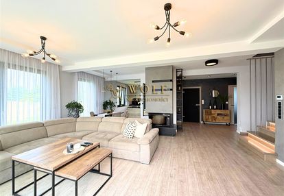 Dom z garażem dwustanowiskowym w nowym chechle