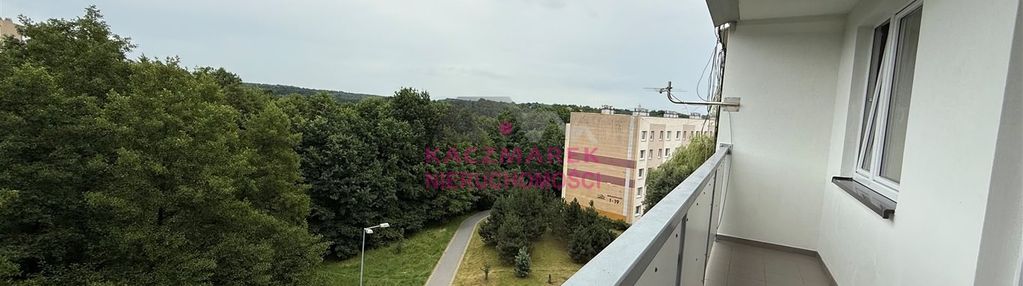 M5 małopolska z widokiem na skwer zielony