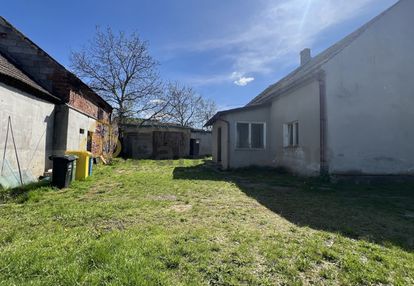 Dom do remontu, z zabudowaniami gospodarczymi