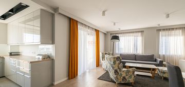 Apartament na 13 piętrze z widokiem – 4 pokoje z garderobą, tarasem