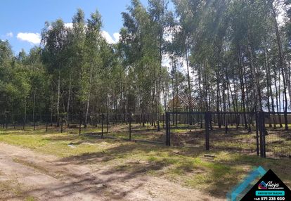 Zalesiona działka budowlana w cichej okolicy.