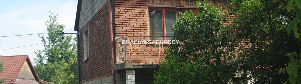 Budynek z lat 70-tych w targowisku gm.kłaj