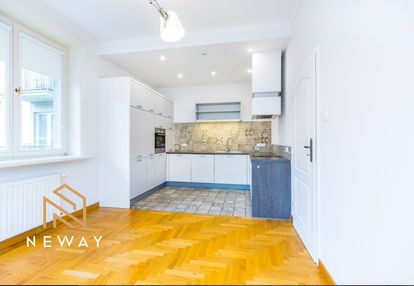 Stare miasto, apartament, 4 pok., balkon