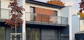 Nowoczesny dom typu bliźniak w starym fordonie!