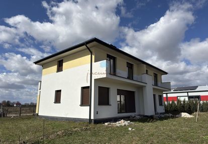 Połowa bliźniaka szczytniki duchowne ul.szmaragdowa