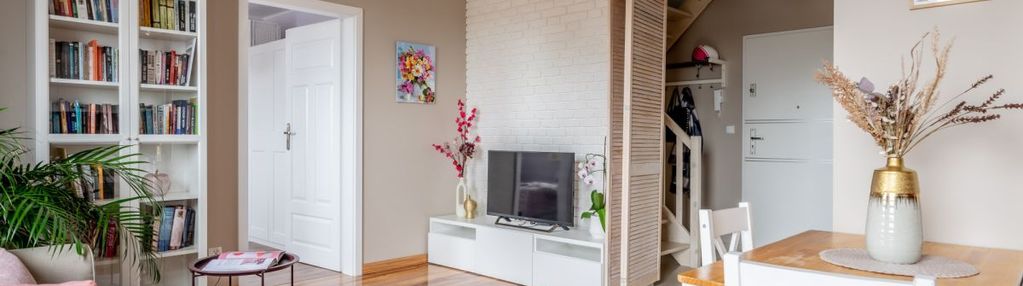 Bardzo jasne, z dużym użytkowym poddaszem 24 m2