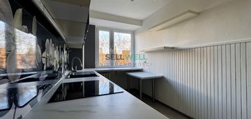 Rozkładowe m4 z potencjałem w centrum